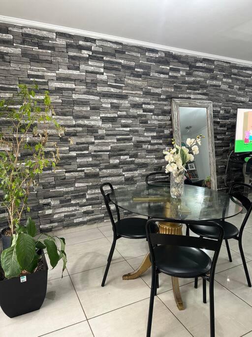 Departamento Espacioso En Un Complejo Residencial, Cerca Del Shopping Nuevo Centro Apartment